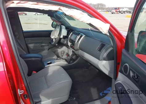 2015 Toyota Tacoma Base V6 z USA, uszkodzony, nr VIN 3TMLU4EN9FM203729